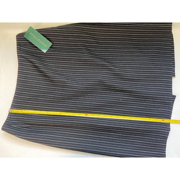 NWT VTG Harve Benard  Pin Striped Skirt 100% Wool Knee Length Size 12 *HOLES* - Picture 13 of 14
